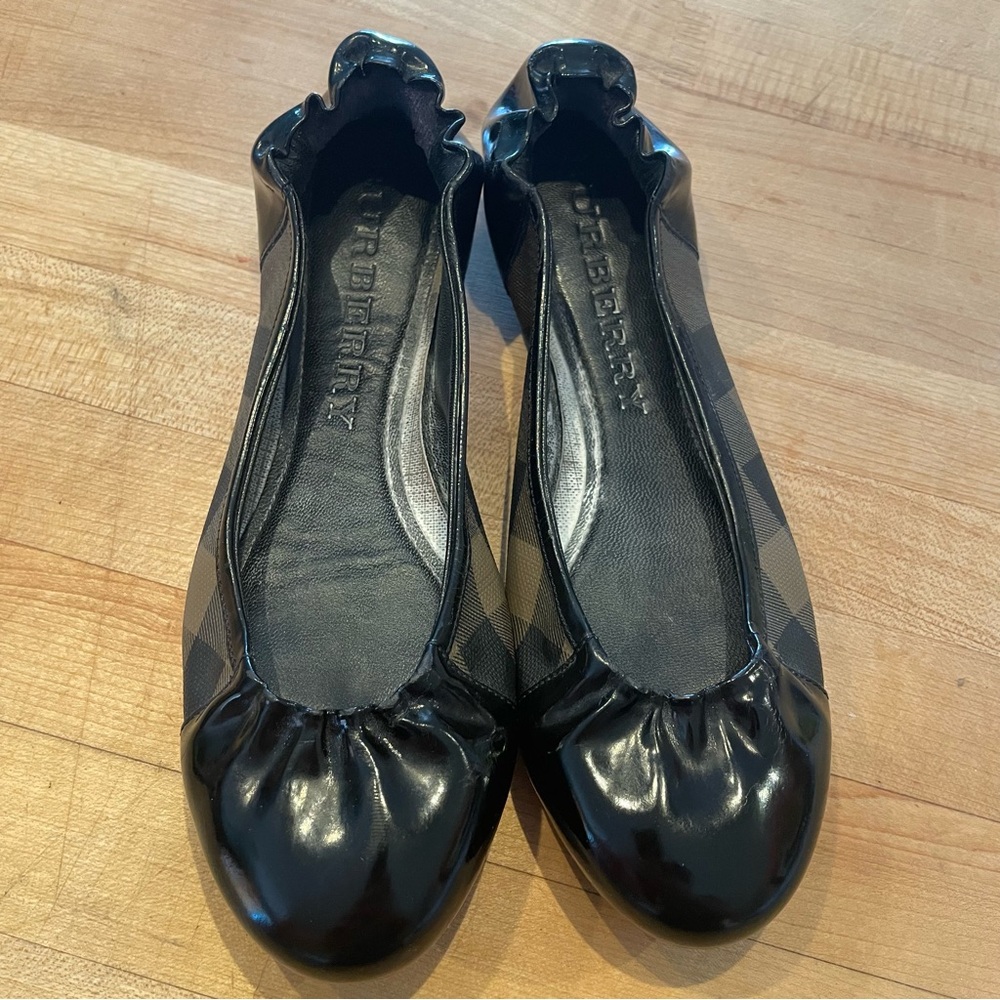 Burberry Black Patent Leather Nova Soft Ballerina Flats Size 36.5